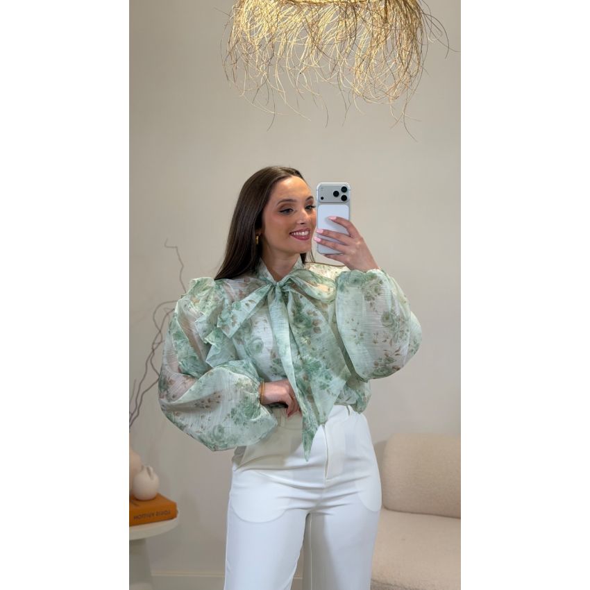 Blusa Flores com top básico