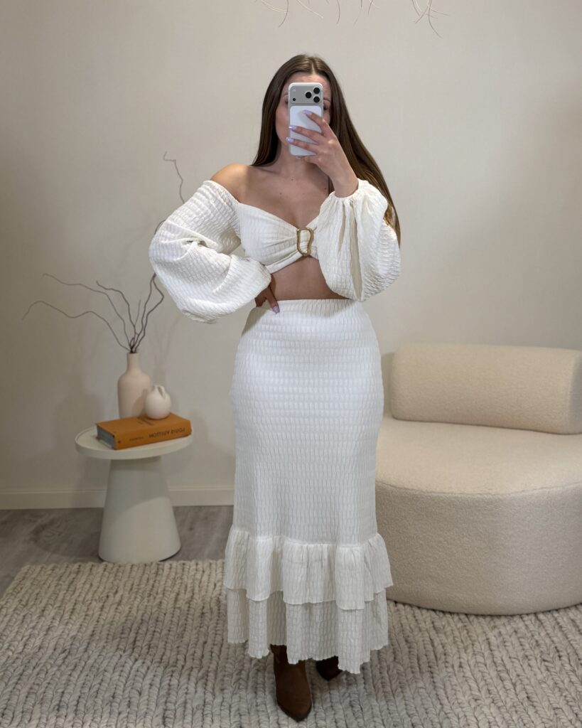 Conjunto Branco detalhes dourado