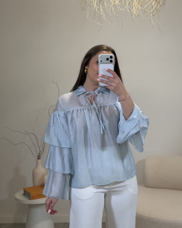 Blusa folhos acetinada