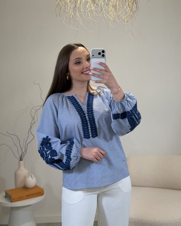 Blusa Serena riscas & bordado azul